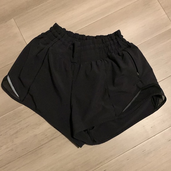 Black lulu lemon hottie hot shorts - Picture 2 of 2